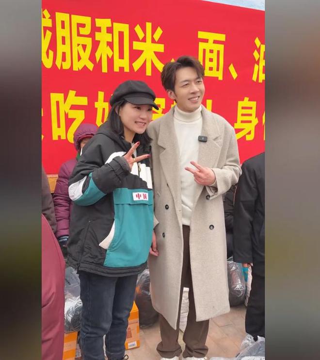 位老人捐赠卫生室村民却让他把钱留着自己花CQ9电子中国网站董先生回老家给465(图1)