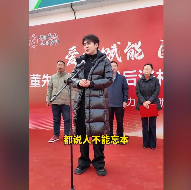 位老人捐赠卫生室村民却让他把钱留着自己花CQ9电子中国网站董先生回老家给465(图2)