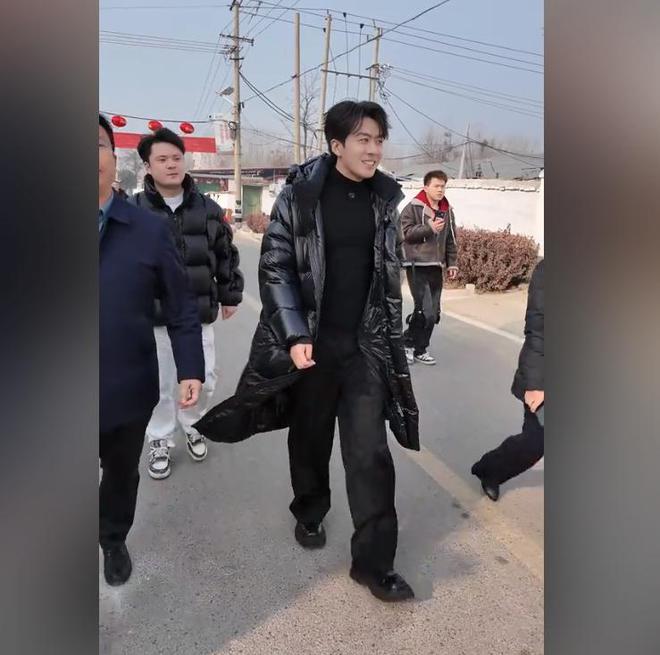 位老人捐赠卫生室村民却让他把钱留着自己花CQ9电子中国网站董先生回老家给465(图8)