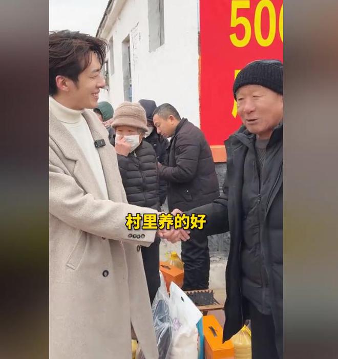 位老人捐赠卫生室村民却让他把钱留着自己花CQ9电子中国网站董先生回老家给465(图3)
