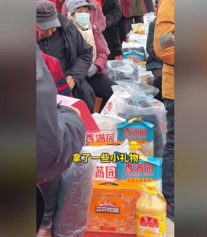 位老人捐赠卫生室村民却让他把钱留着自己花CQ9电子中国网站董先生回老家给465(图20)
