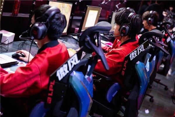 联盟职业赛指定用椅 傲风G7凭啥这么火CQ9电子专用平台明星直播同款 英雄(图3)